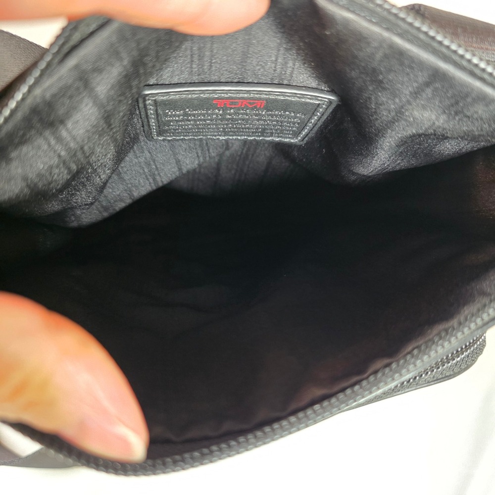 TUMI Alpha Medium Crossbody Black Leather Vertical Multi Pockets Messenger Bag - Picture 4 of 9